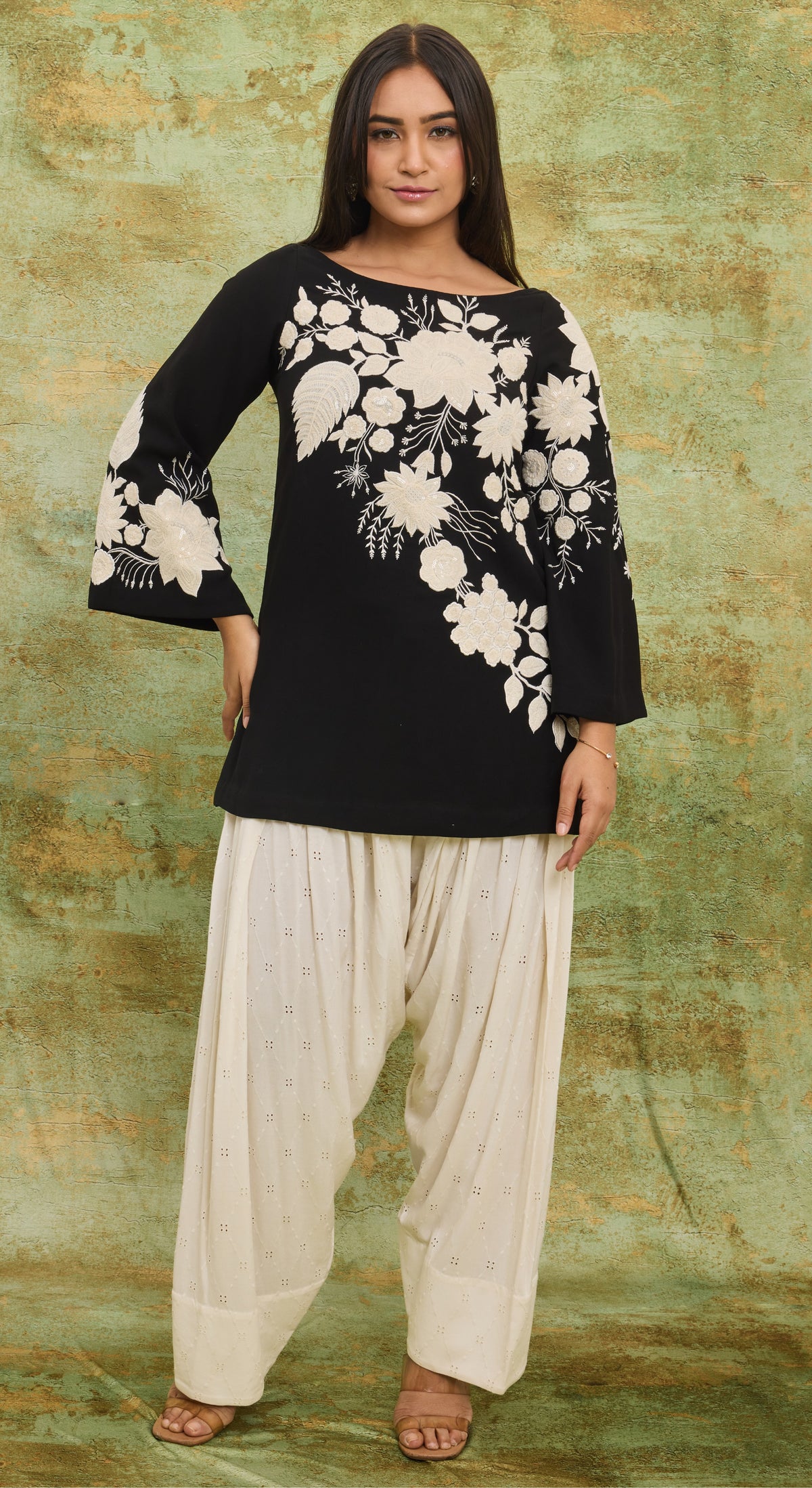 Noir Garden Embroidered Kurta Set