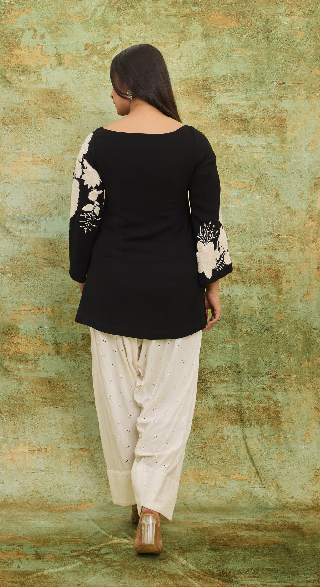 Noir Garden Embroidered Kurta Set