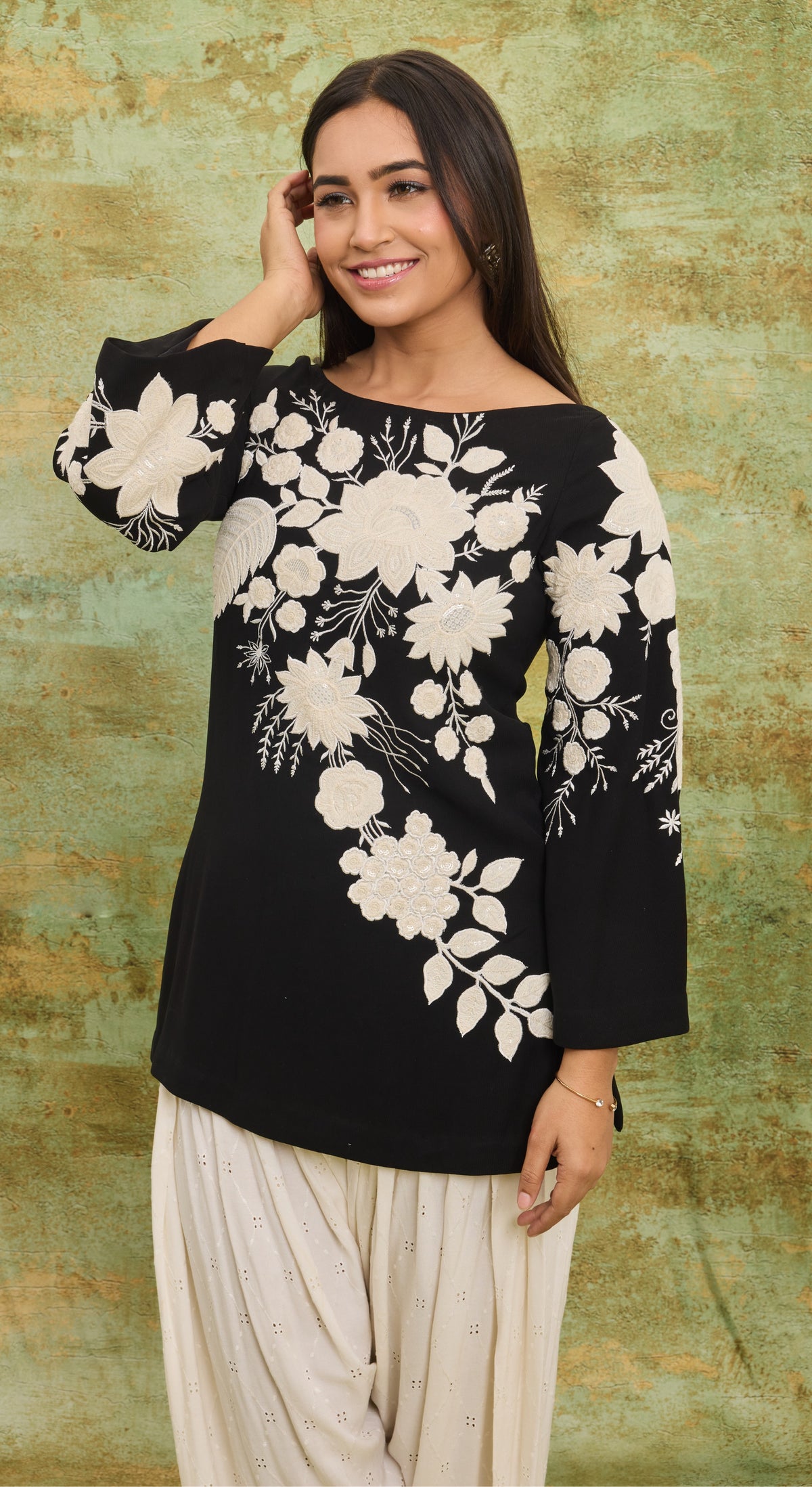 Noir Garden Embroidered Kurta Set