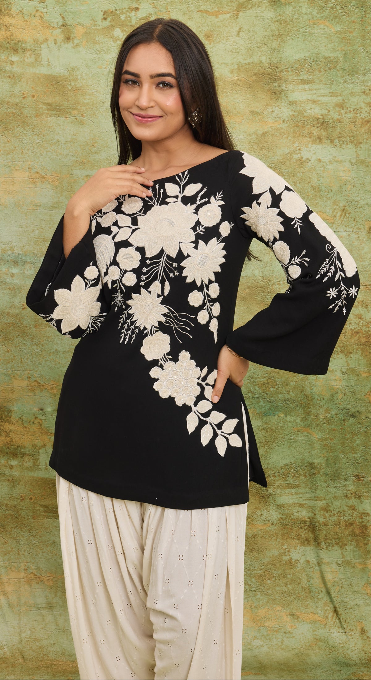 Noir Garden Embroidered Kurta Set