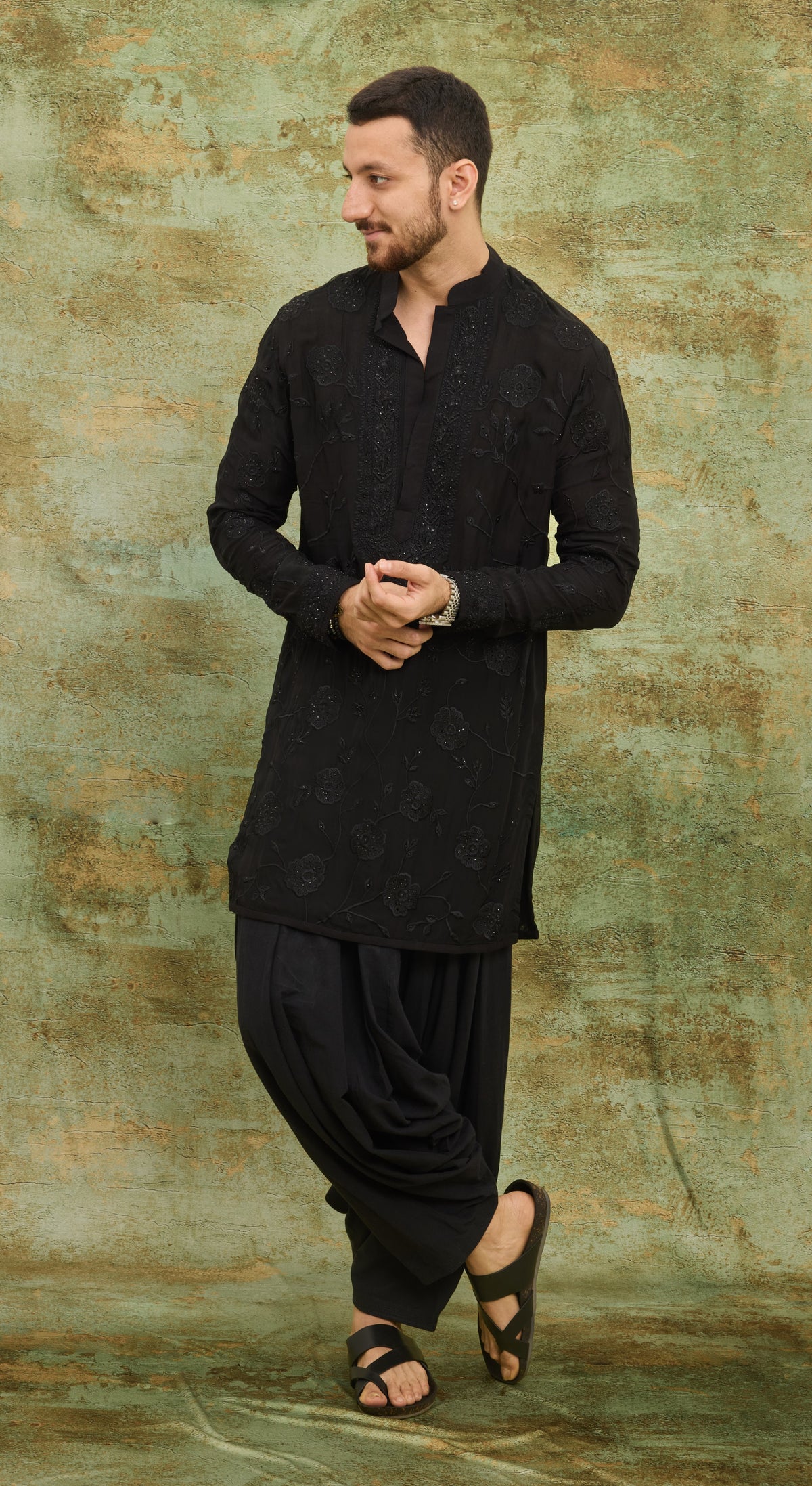 Noir Floral Embroidered Kurta Set