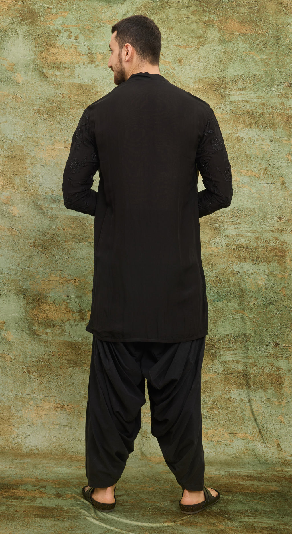 Noir Floral Embroidered Kurta Set